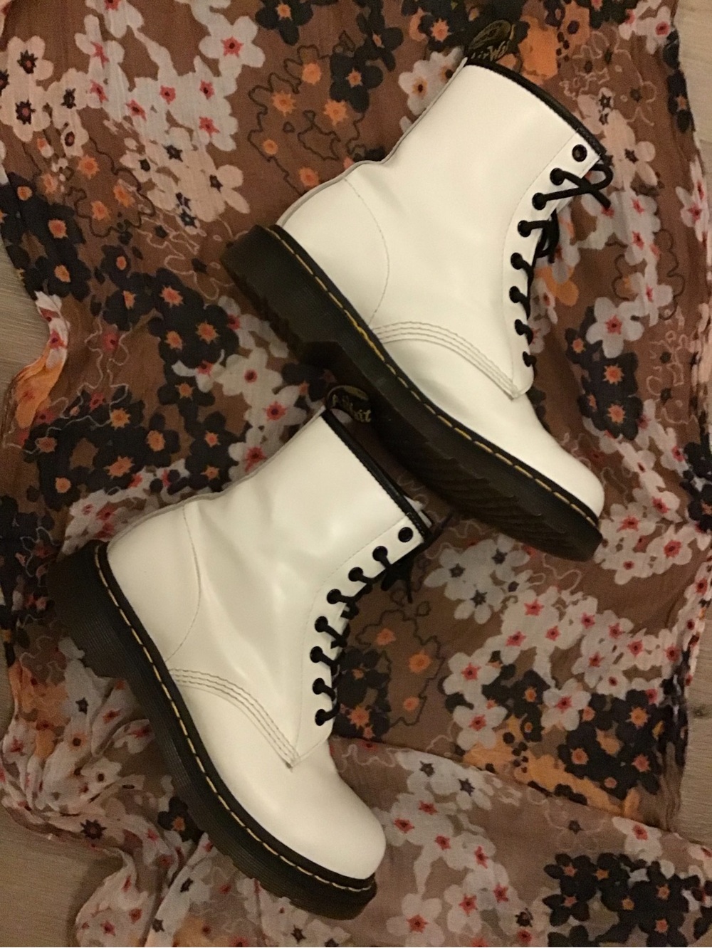 Dr. Martens 1460 White Smooth Leather Boots | Size 9 | Like New / EUC - Picture 8 of 13